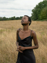 Load image into Gallery viewer, Vergoldete Ohrringe "Lyra" von kj. - Kokoro Berlin x Jeonga Choi Berlin